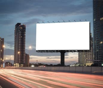 Outdoor impresso e instalado em Curitiba