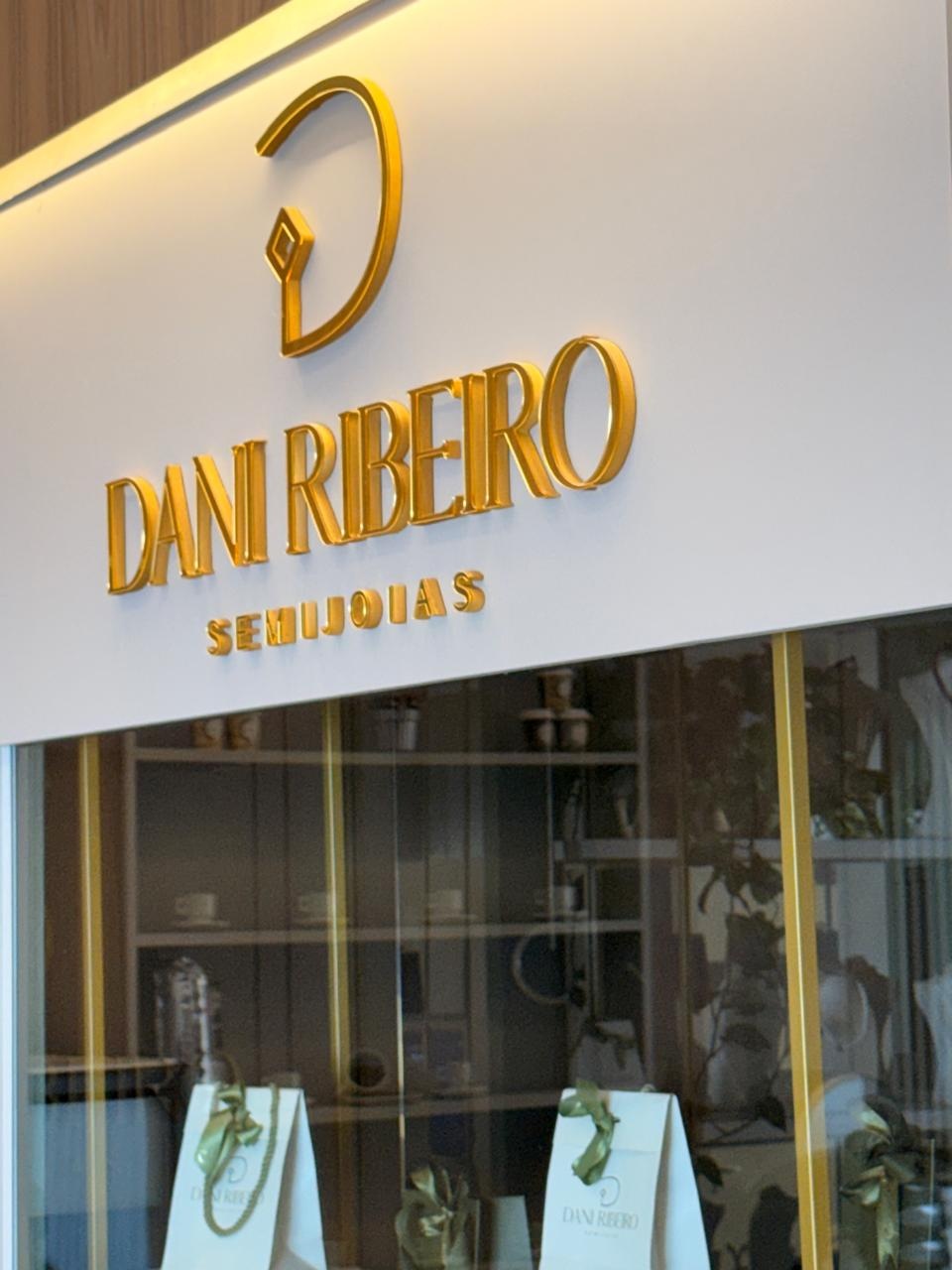 Letra Caixa Dourada - Dani Ribeiro Semijoias
