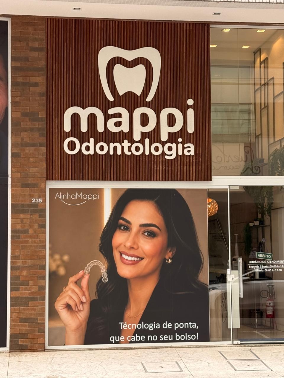 Adesivação de Vitrine e Porta de Vidro